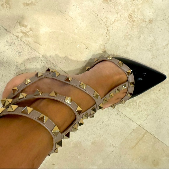 Authentic leather two color, Valentino stud low heel - Picture 4 of 10
